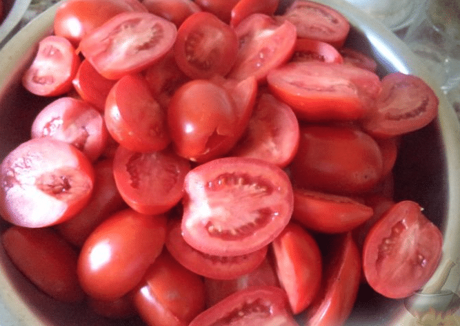 Разрезанные помидоры