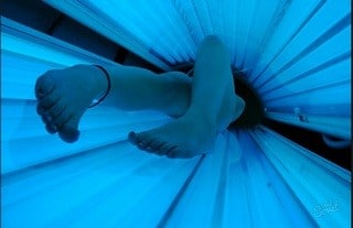 Как правильно загорать в солярии со светлой кожей и чтобы загорели ноги