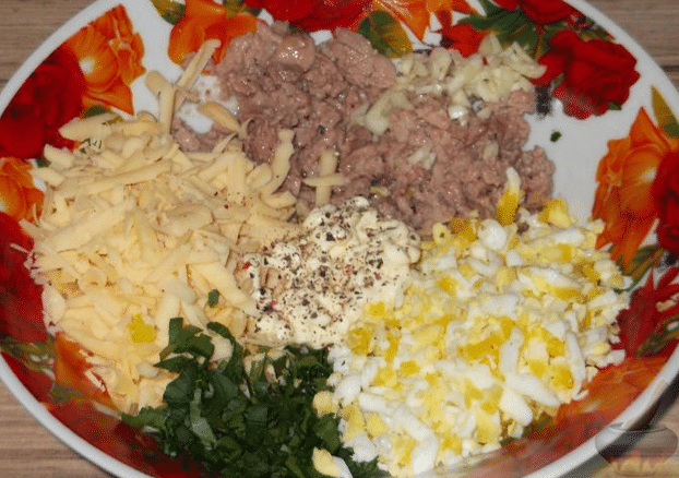 Салат из печени трески с сыром