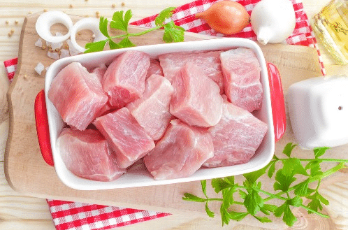 Подготавливаем кусочки. Какие должны быть куски мяса, чтобы шашлык не получился сухим?