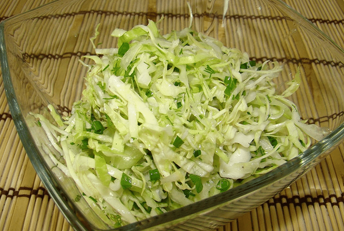 Салат из капусты и свежих огурцов