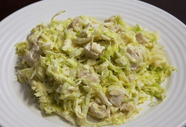 Салат из капусты с курицей